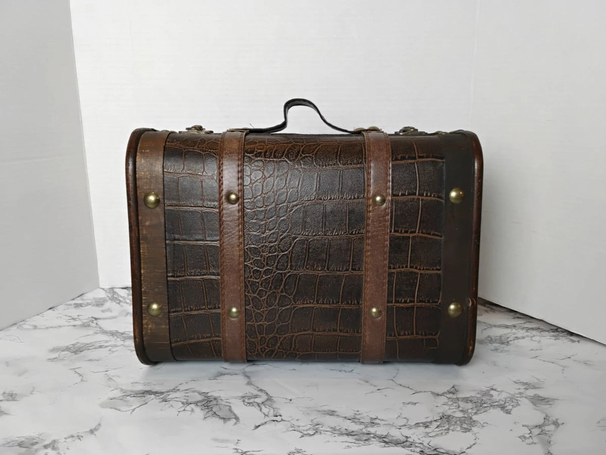 Rustic Farmhouse Decor Suitcase Set