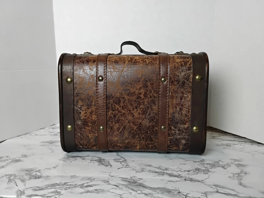 Rustic Farmhouse Decor Suitcase Set
