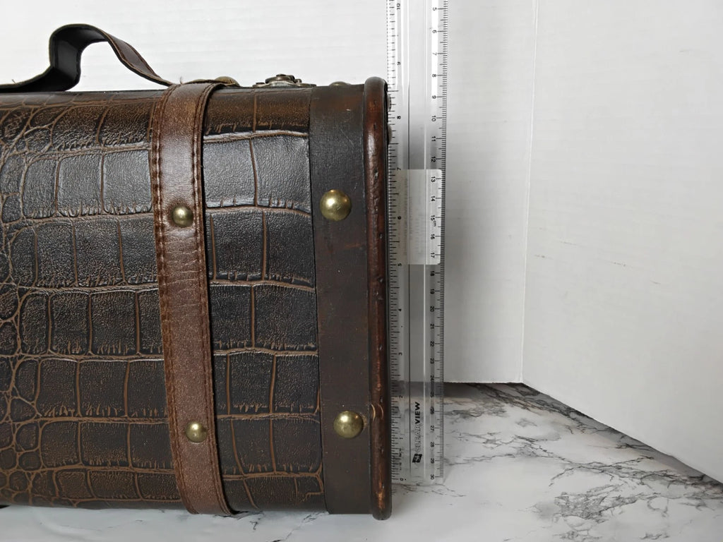 Rustic Farmhouse Decor Suitcase Set