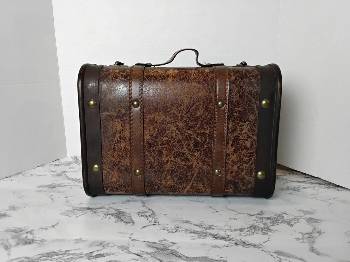 Rustic Farmhouse Decor Suitcase Set