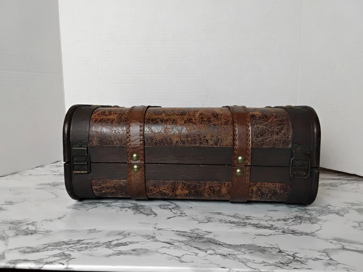 Rustic Farmhouse Decor Suitcase Set
