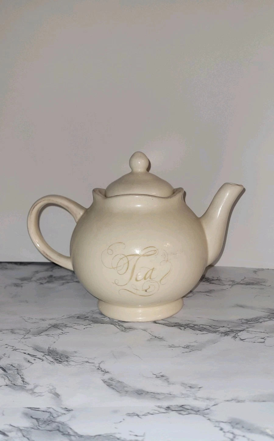 Ceramic Christmas Tree Teapot, Beige Multicolor, Glossy Finish, Lid Included