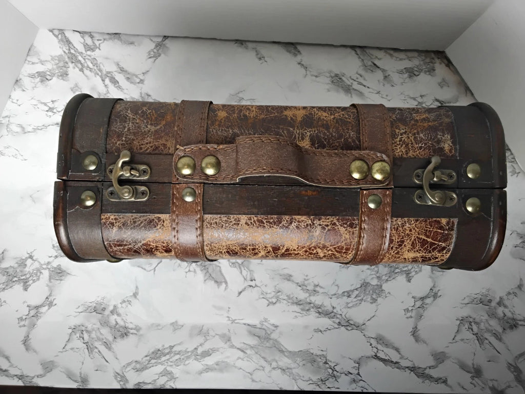 Rustic Farmhouse Decor Suitcase Set