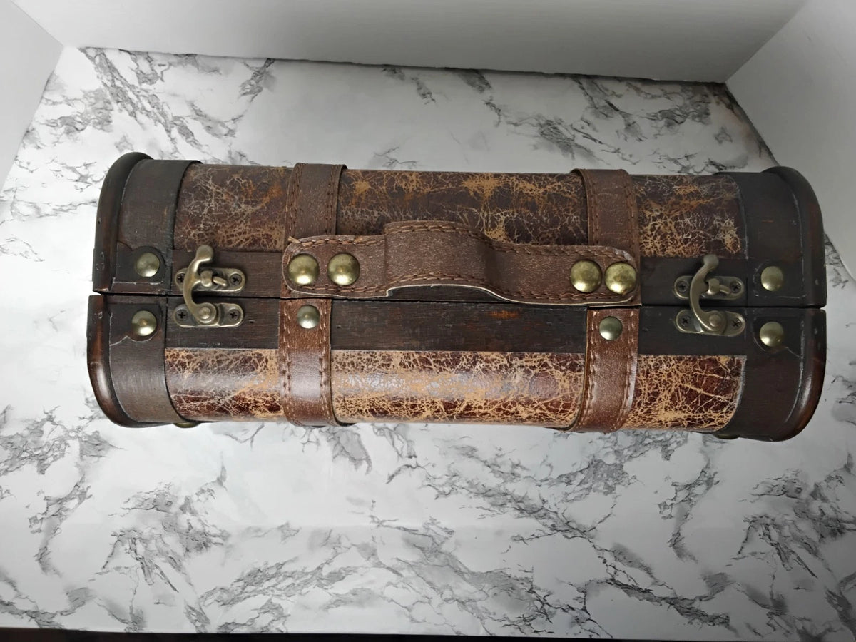 Rustic Farmhouse Decor Suitcase Set