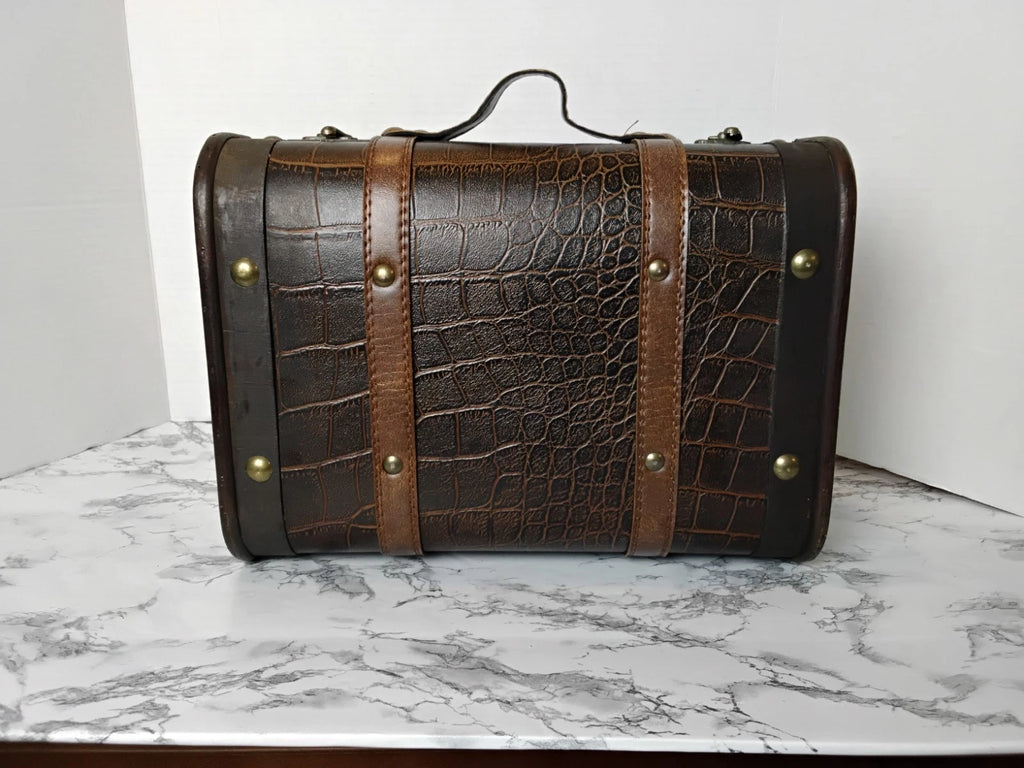 Rustic Farmhouse Decor Suitcase Set