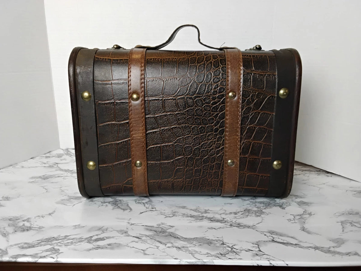 Rustic Farmhouse Decor Suitcase Set