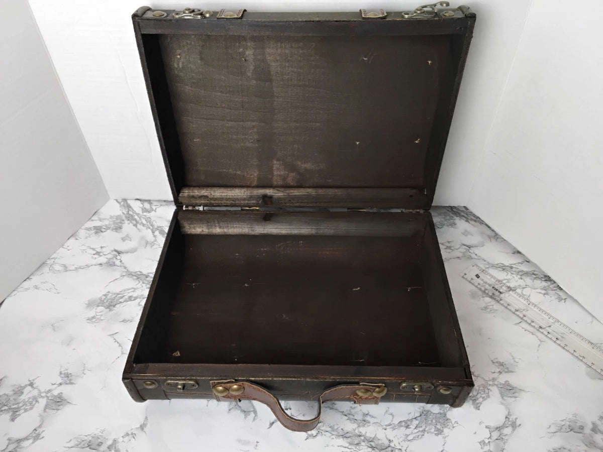 Rustic Farmhouse Decor Suitcase Set