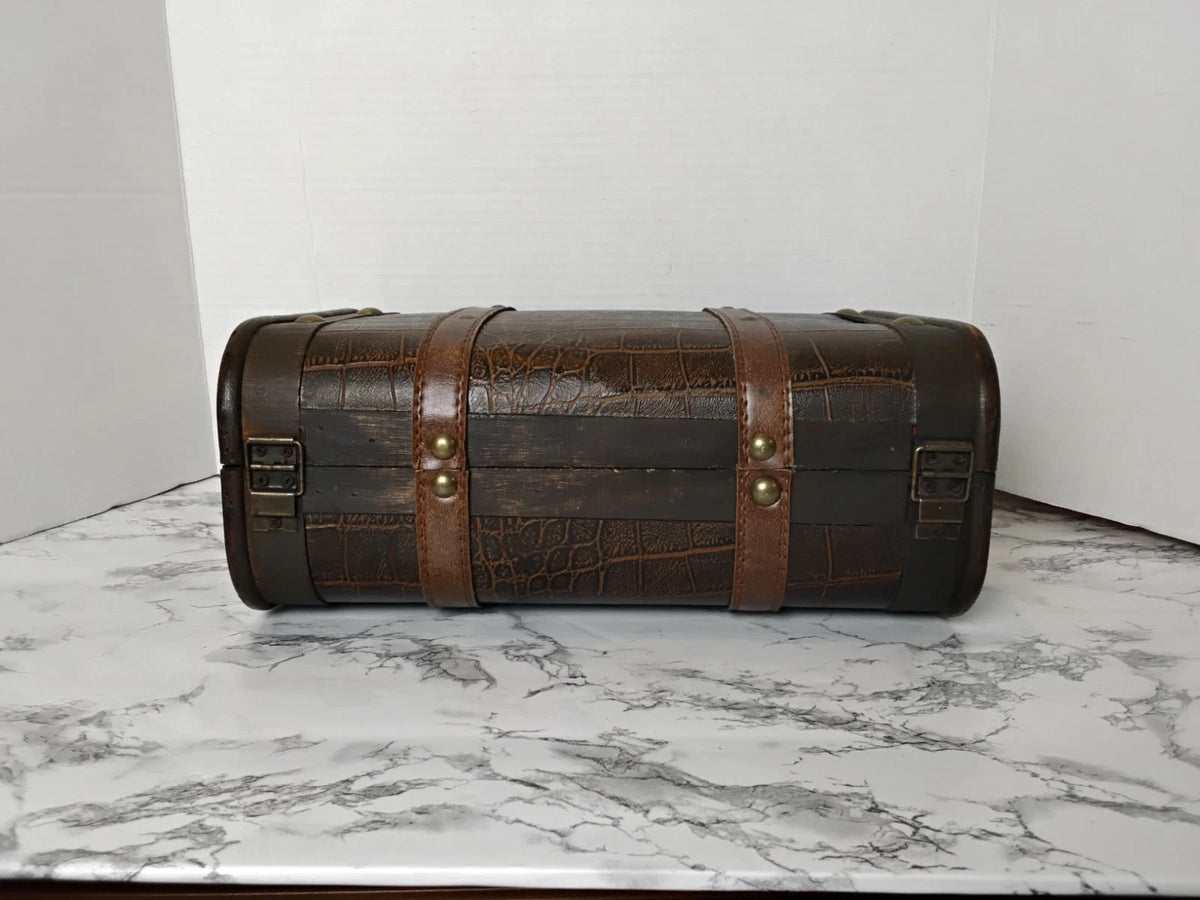 Rustic Farmhouse Decor Suitcase Set