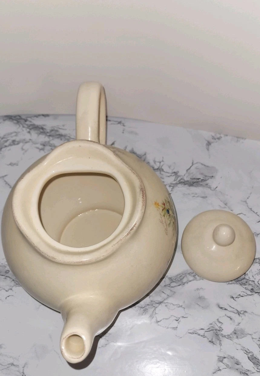 Ceramic Christmas Tree Teapot, Beige Multicolor, Glossy Finish, Lid Included