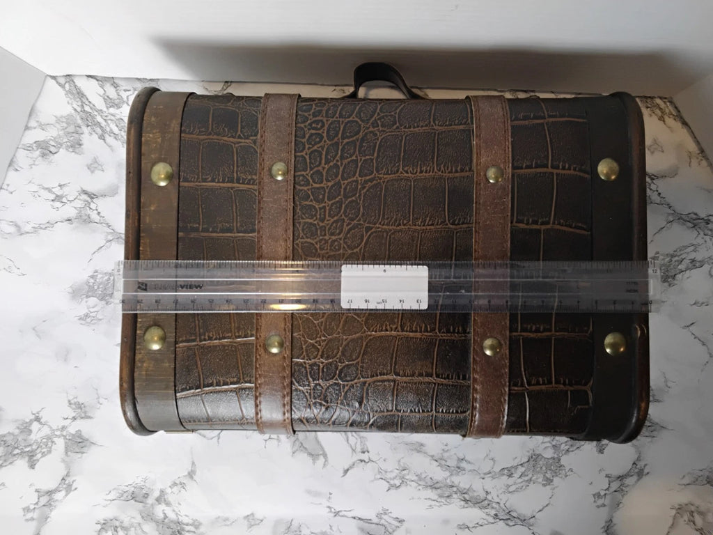 Rustic Farmhouse Decor Suitcase Set