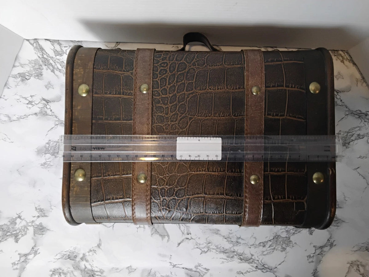 Rustic Farmhouse Decor Suitcase Set