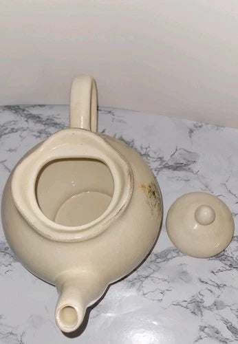 Ceramic Christmas Tree Teapot, Beige Multicolor, Glossy Finish, Lid Included