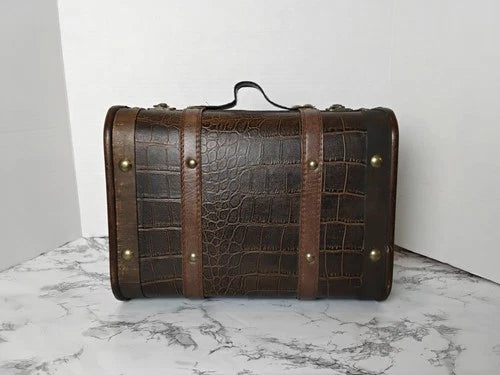 Rustic Farmhouse Decor Suitcase Set