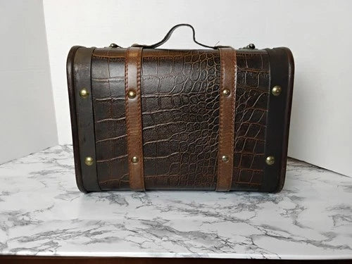 Rustic Farmhouse Decor Suitcase Set